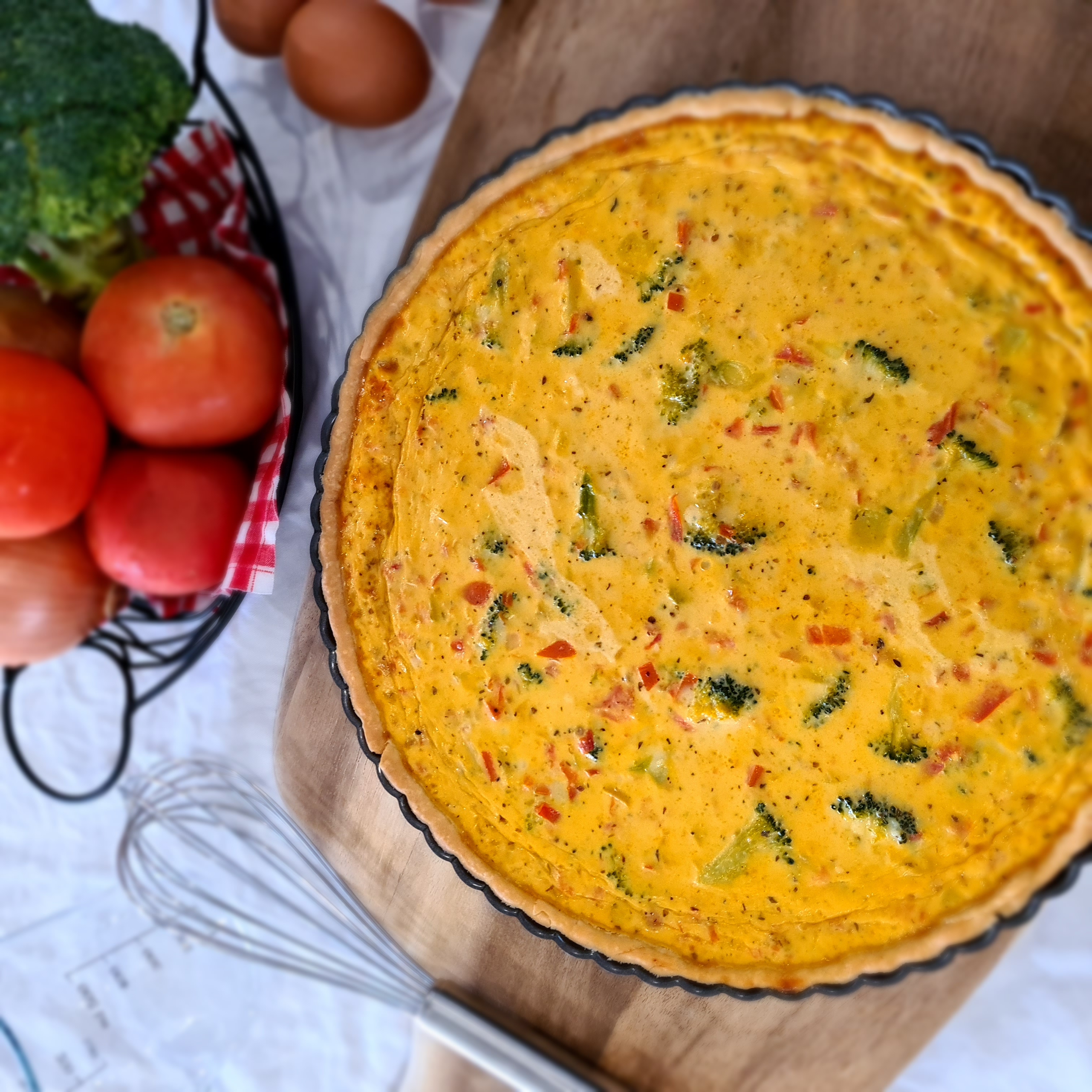 Homemade Broccoli and Tomatoes Quiche